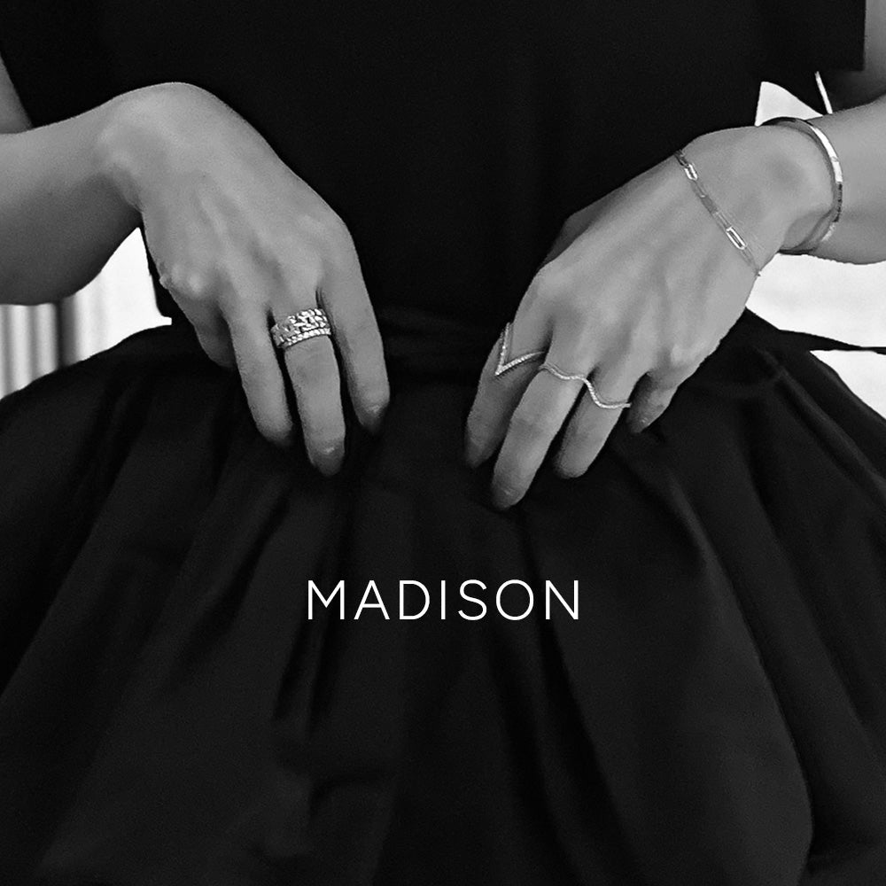 時を超えて愛される、唯一無二のベストセラー。ファーストコレクションの傑作V字リング “MADISON”の魅力 - サムネイル